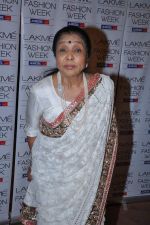 Asha Bhosle at Manish Malhotra Show at Lakme Fashion Week 2013 Day 1 in Grand Hyatt, Mumbai on 22nd March 2013 (90).JPG
